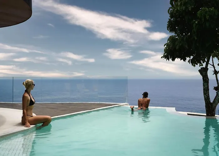 Nya Uluwatu (Bali)