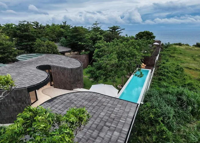 Nya Uluwatu (Bali)