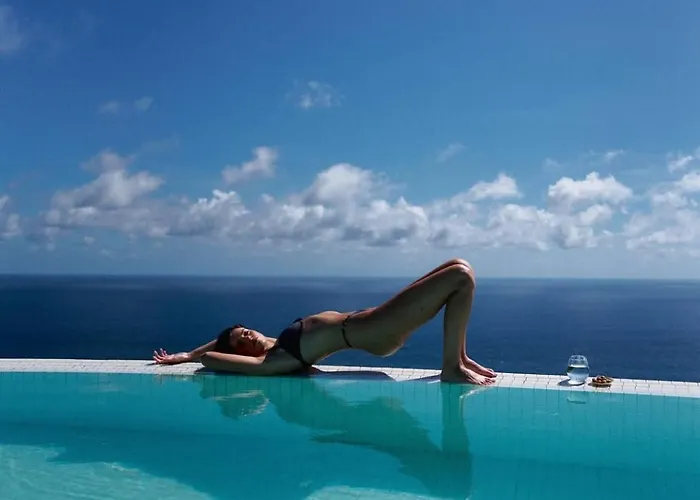 Nya Uluwatu (Bali)